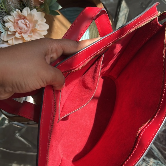 Authentic LV hand bag. - Picture 6 of 8